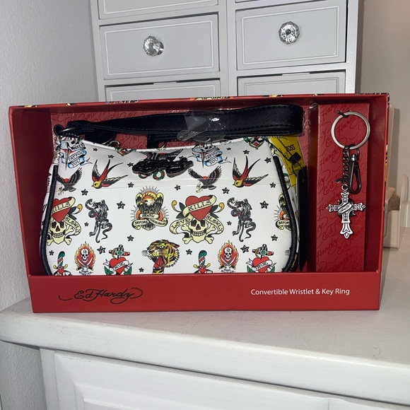 NWT Ed Hardy White Tattoo-Inspired Wristlet with Key Ring in gift box - Picture 8 of 8